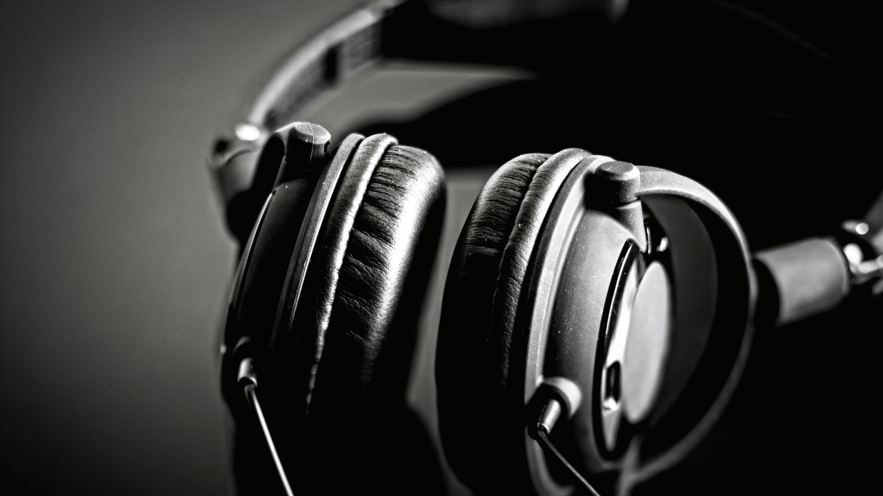 Listening to MP3 vs wav files on headphones