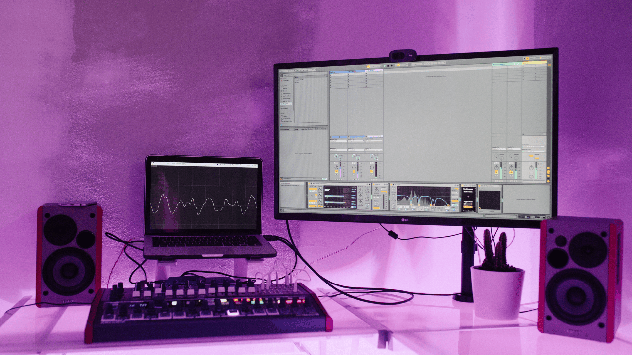 A music producer works with Ableton Live Standard in a home studio